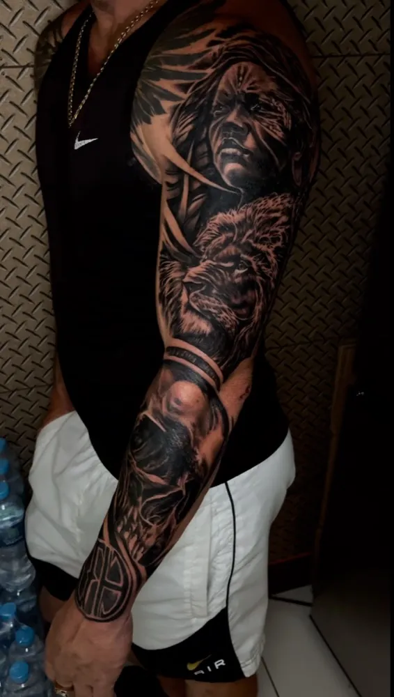 Black and grey tattoo by Gwen — Pattaya tattoo studio, photo 7